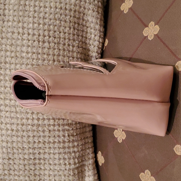 Lips Makeup Bag - Picture 8 of 9